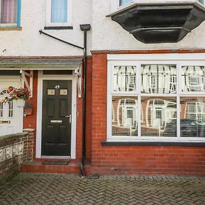 Apartment Cosy Coastal Let